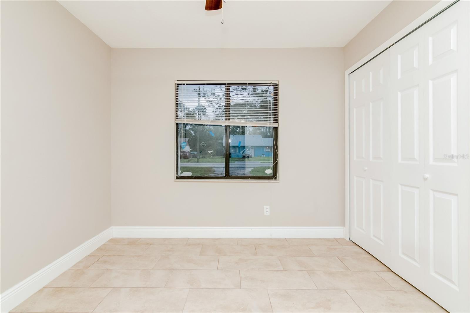 PALM LAKES ESTATES - Residential Lease