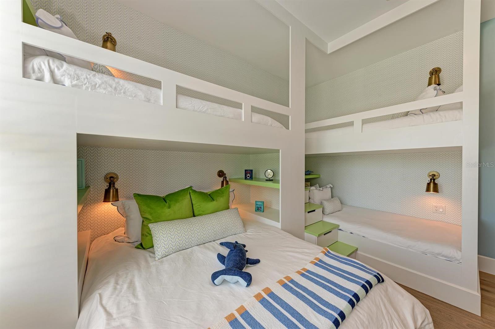 HOLMES BEACH 31ST UNIT AMD - Residential