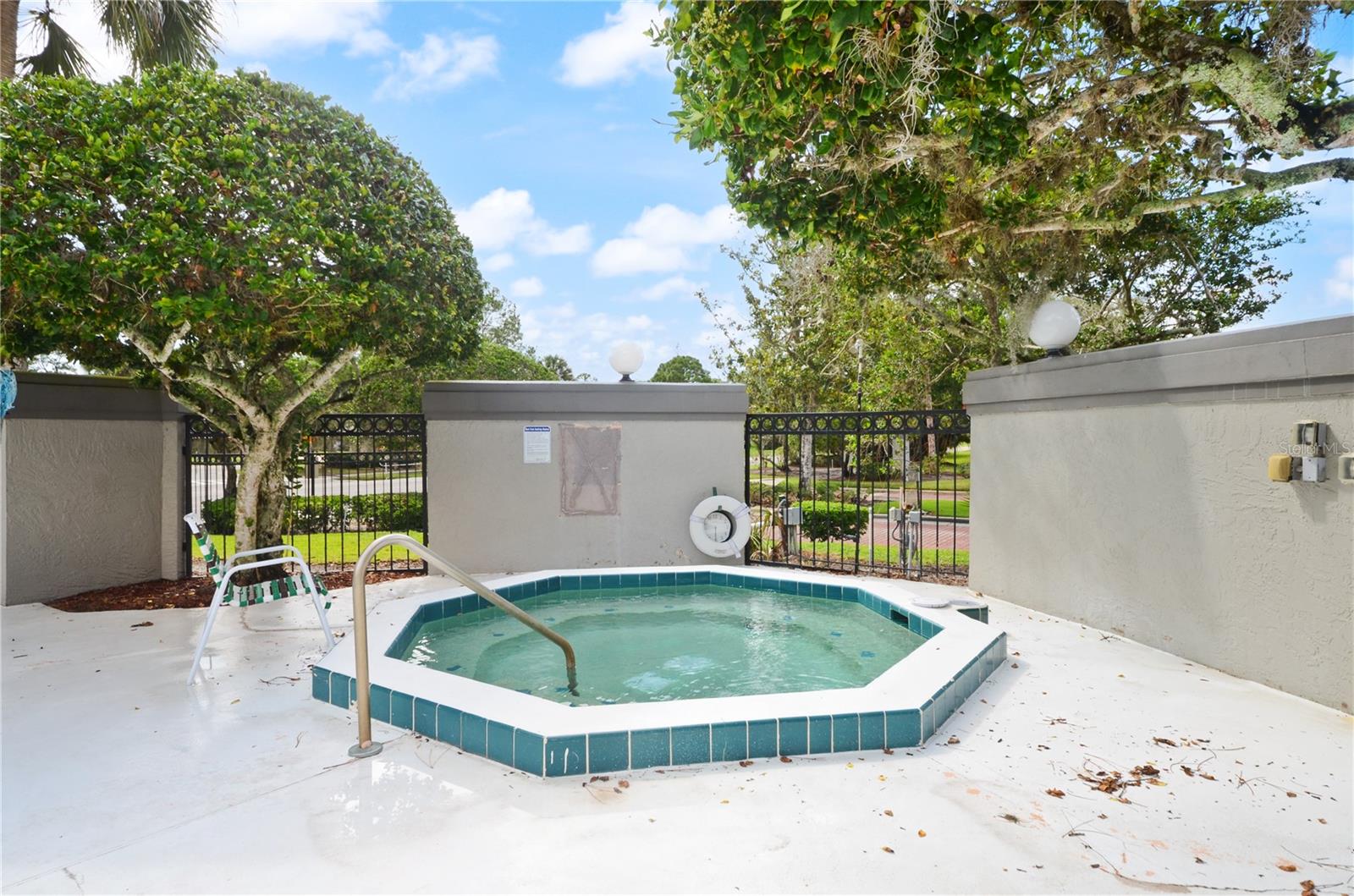 HUNTERS CHASE CONDO PH 1 - Residential
