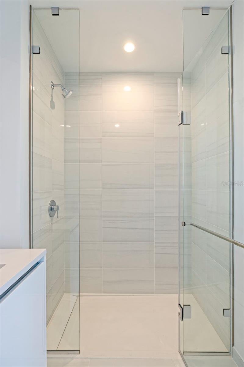 CONDO RESIDENCES AT 400 CENTRAL - Residential Lease