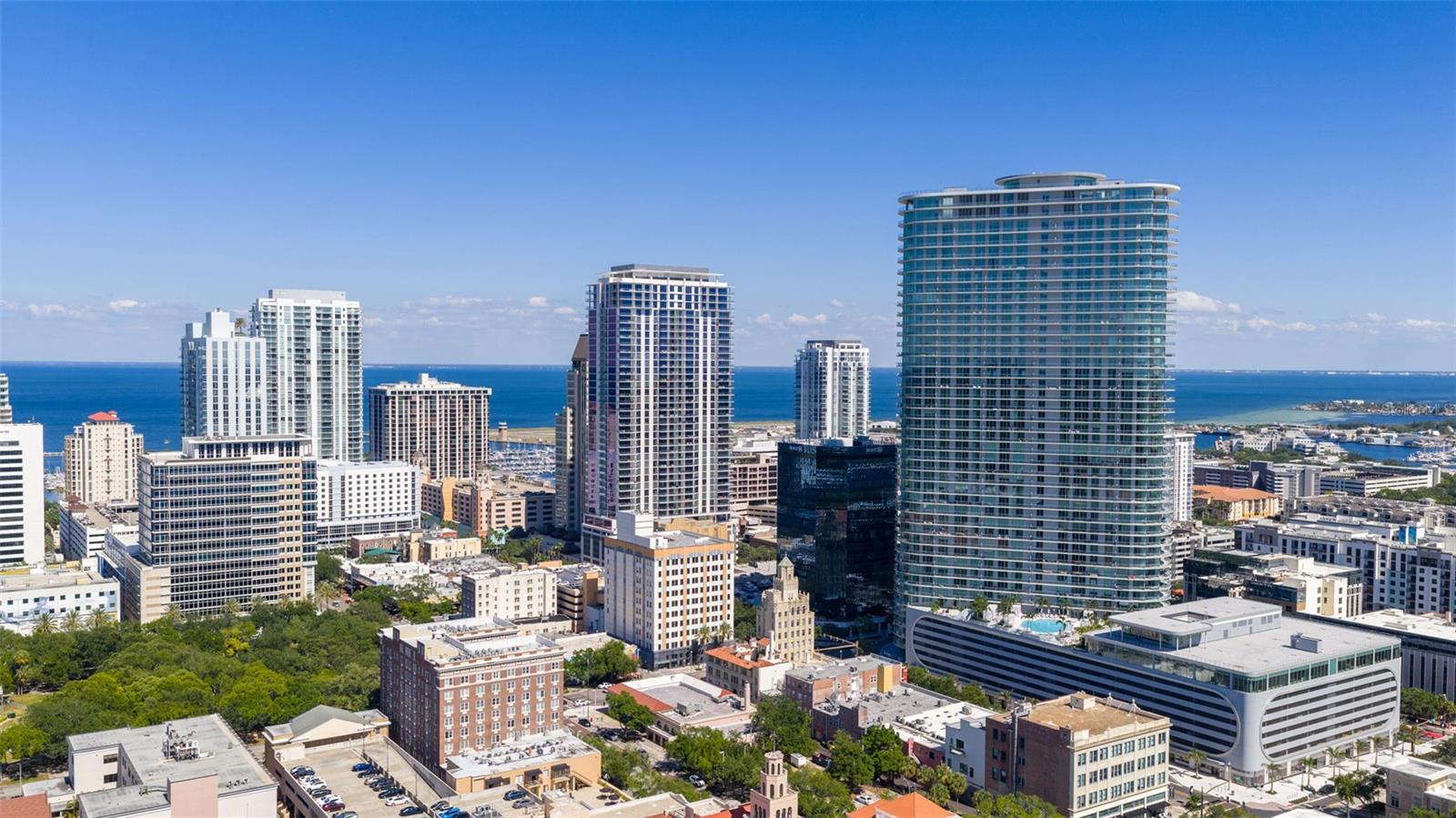 CONDO RESIDENCES AT 400 CENTRAL - Residential Lease