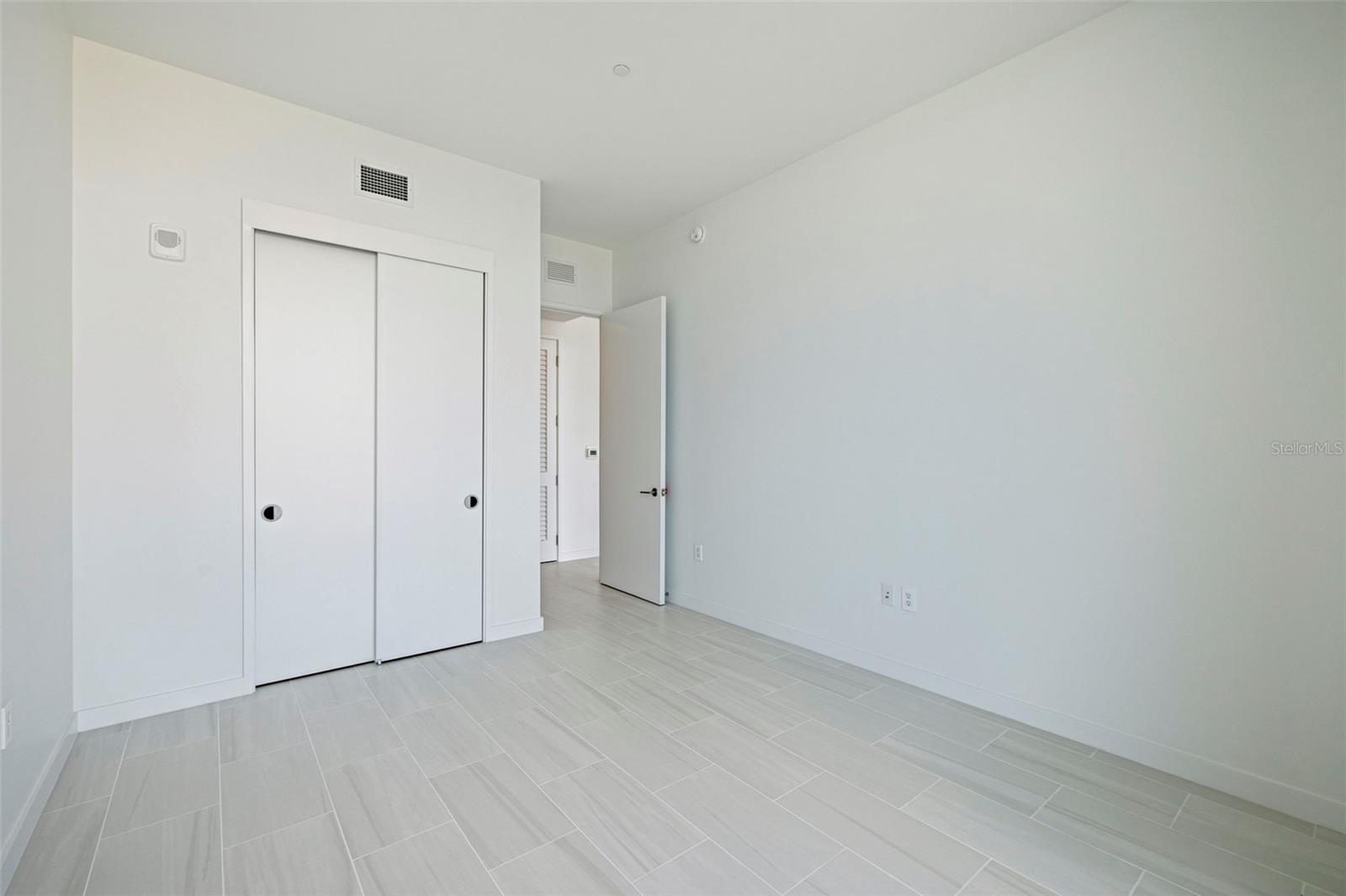 CONDO RESIDENCES AT 400 CENTRAL - Residential Lease