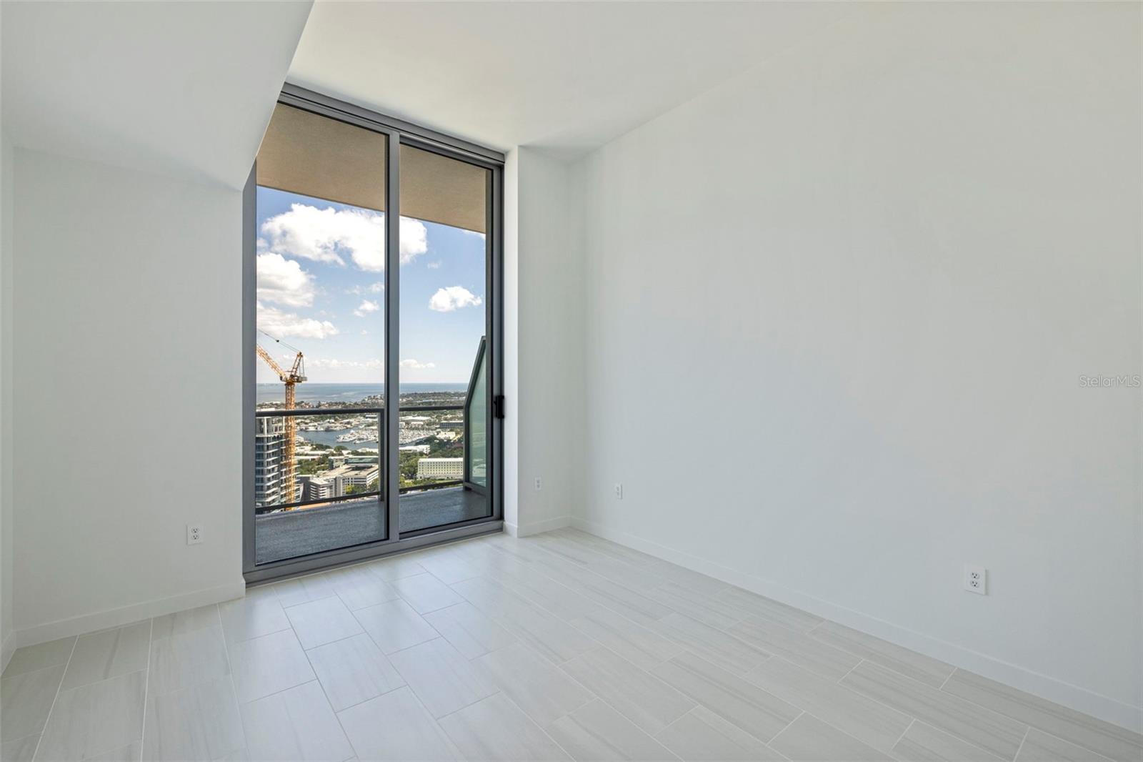 CONDO RESIDENCES AT 400 CENTRAL - Residential Lease