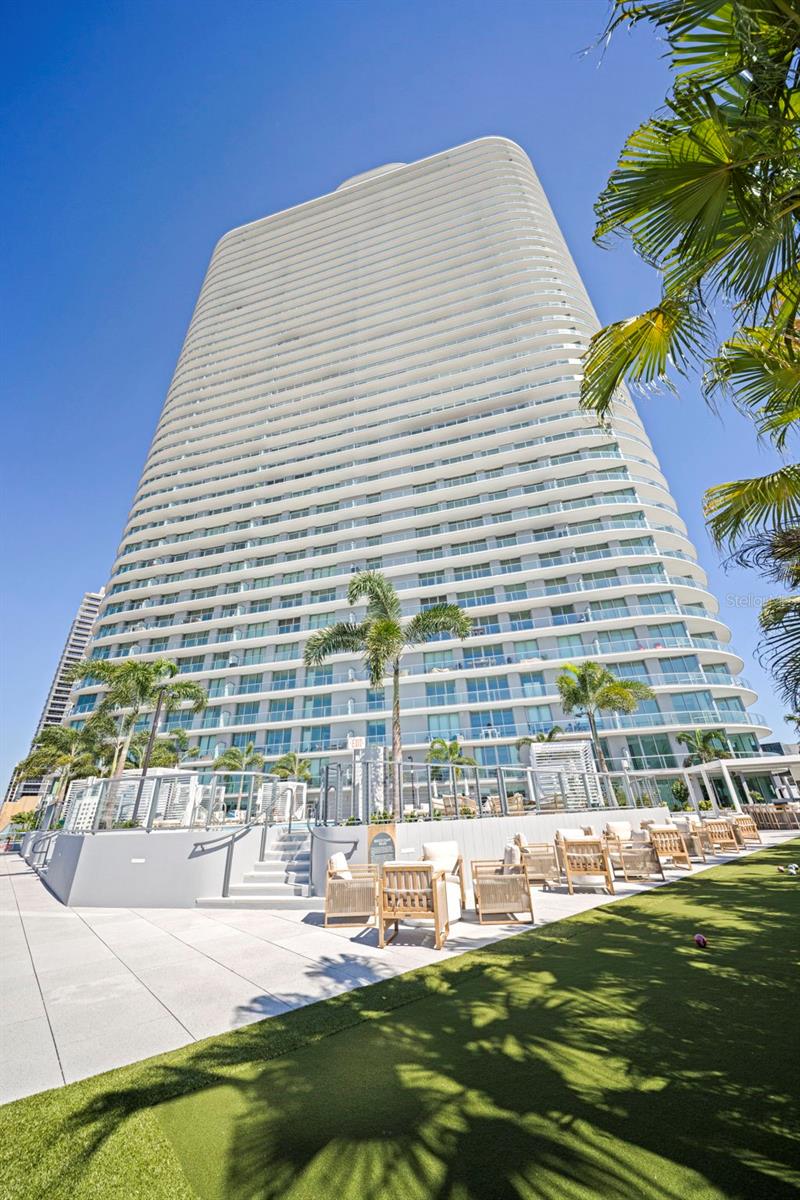 CONDO RESIDENCES AT 400 CENTRAL - Residential Lease