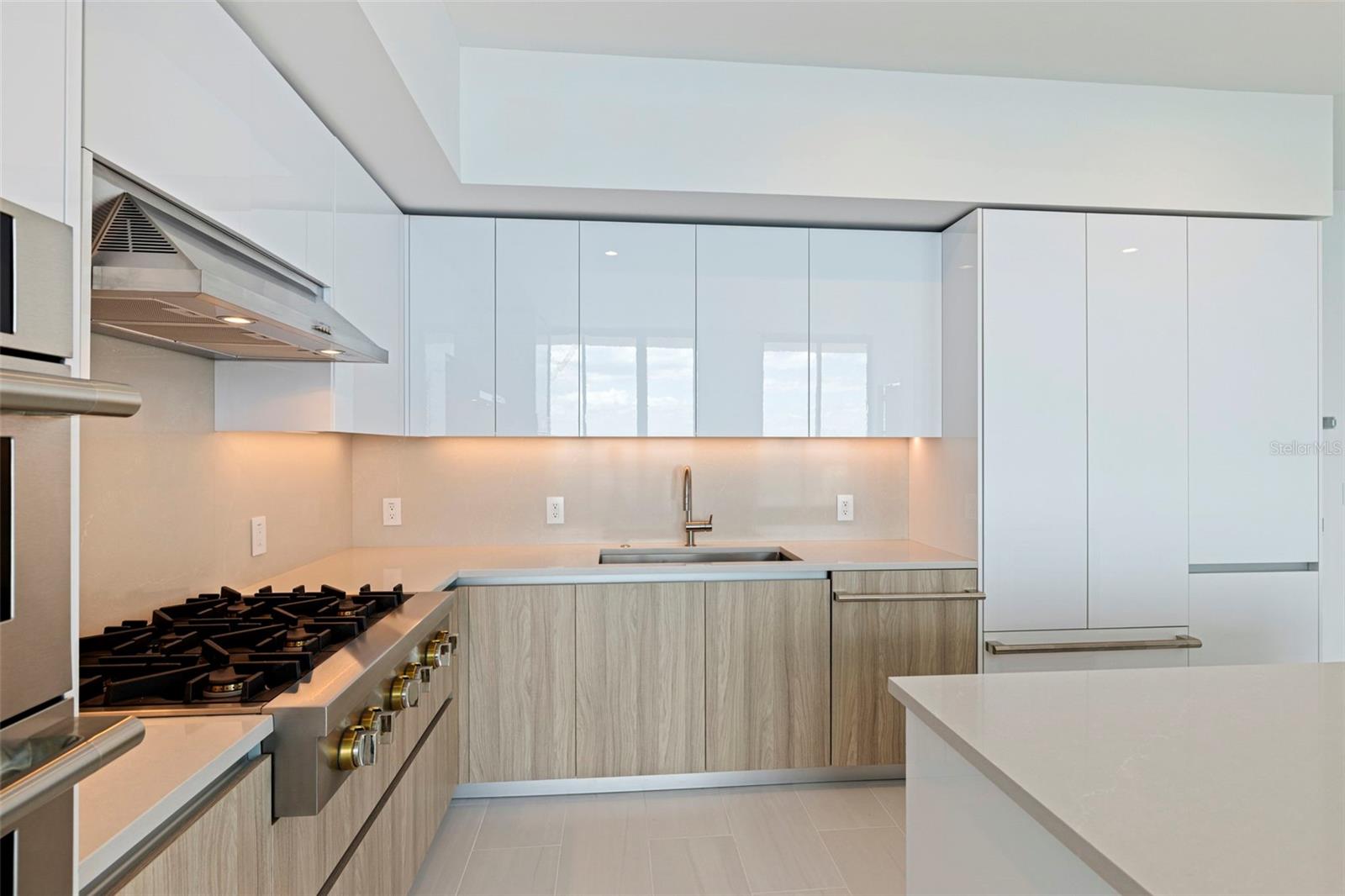 CONDO RESIDENCES AT 400 CENTRAL - Residential Lease