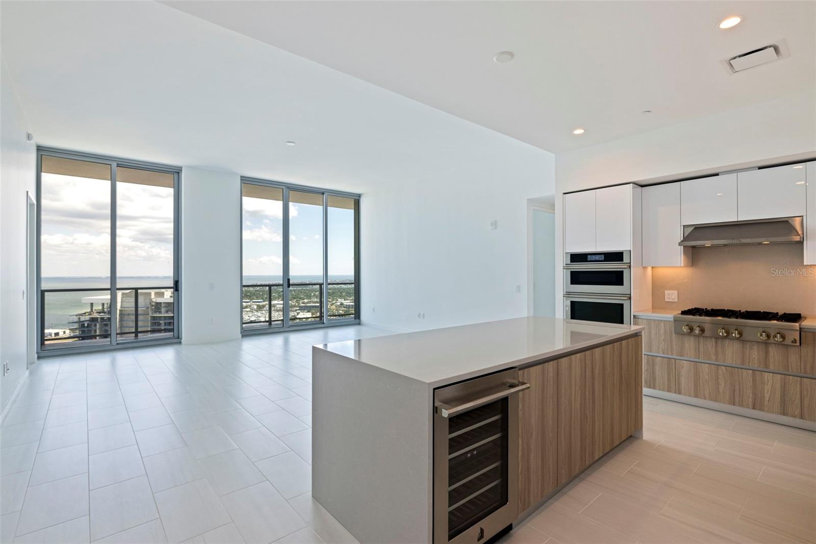 CONDO RESIDENCES AT 400 CENTRAL - Residential Lease