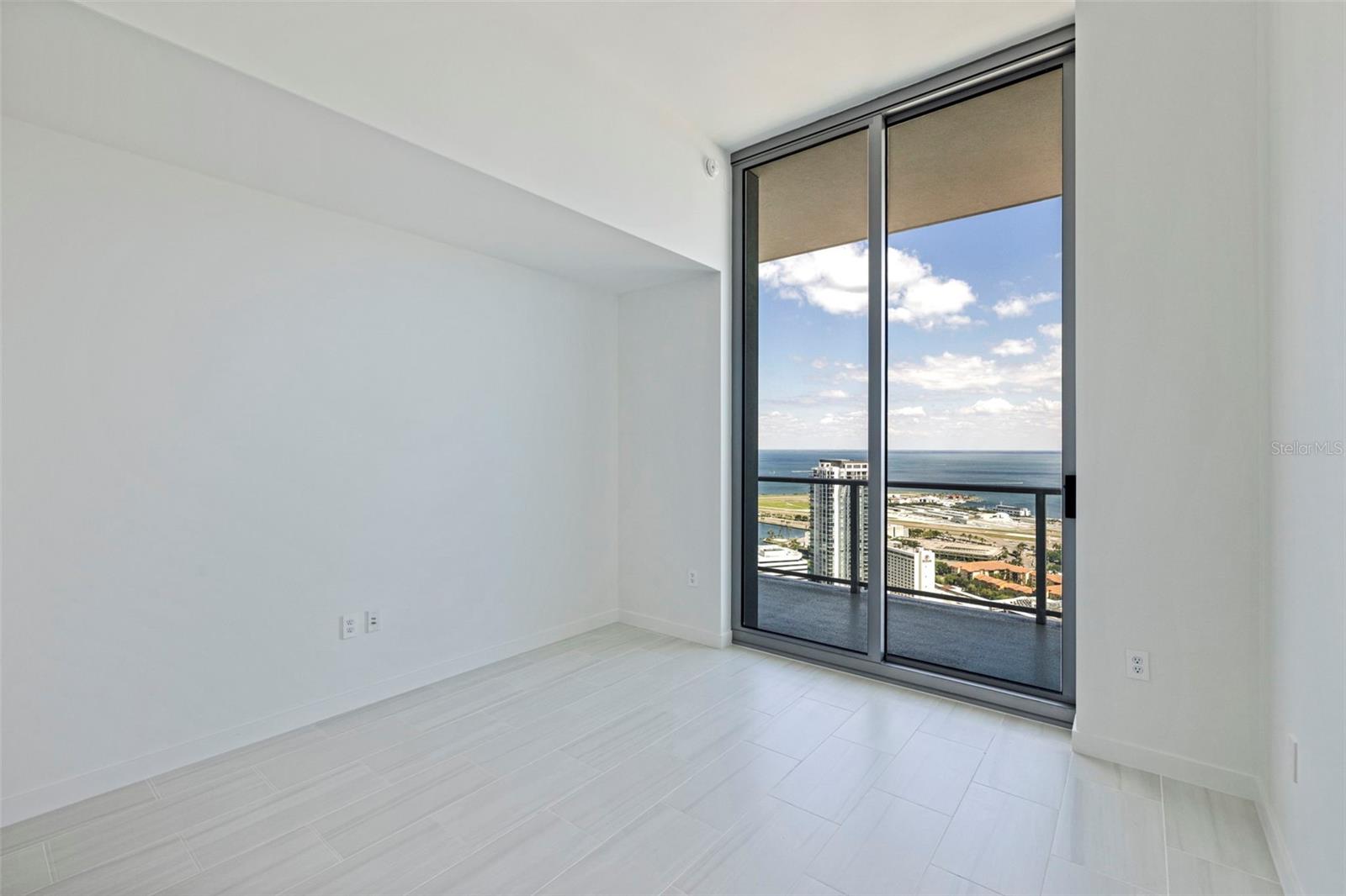 CONDO RESIDENCES AT 400 CENTRAL - Residential Lease