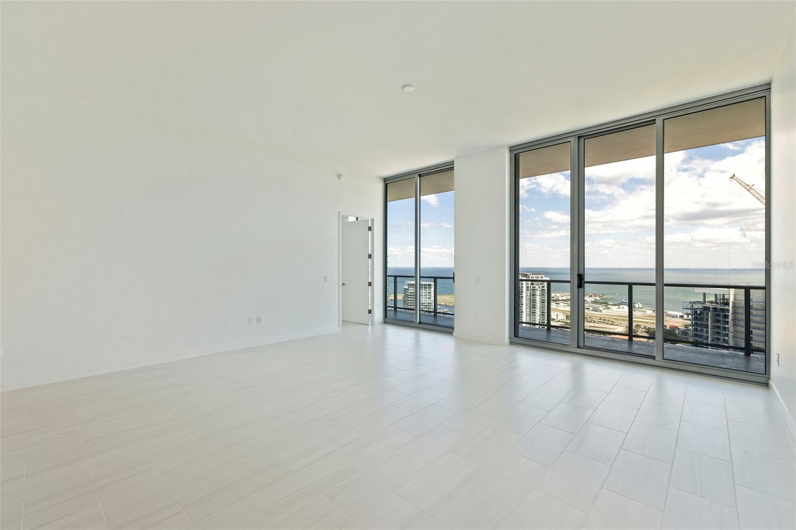 CONDO RESIDENCES AT 400 CENTRAL - Residential Lease