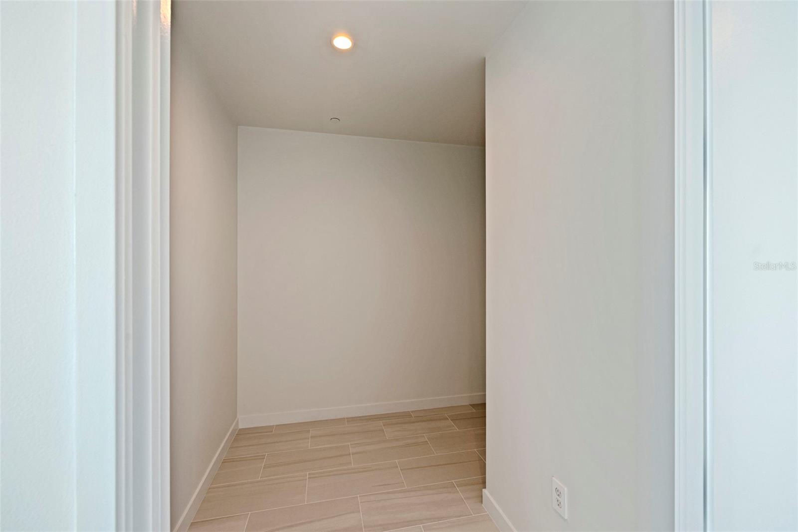CONDO RESIDENCES AT 400 CENTRAL - Residential Lease
