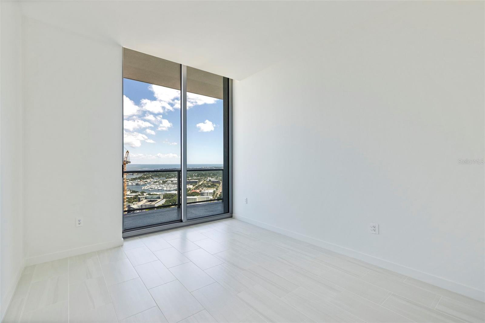 CONDO RESIDENCES AT 400 CENTRAL - Residential Lease