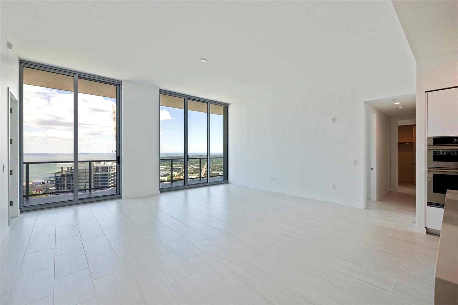 CONDO RESIDENCES AT 400 CENTRAL - Residential Lease