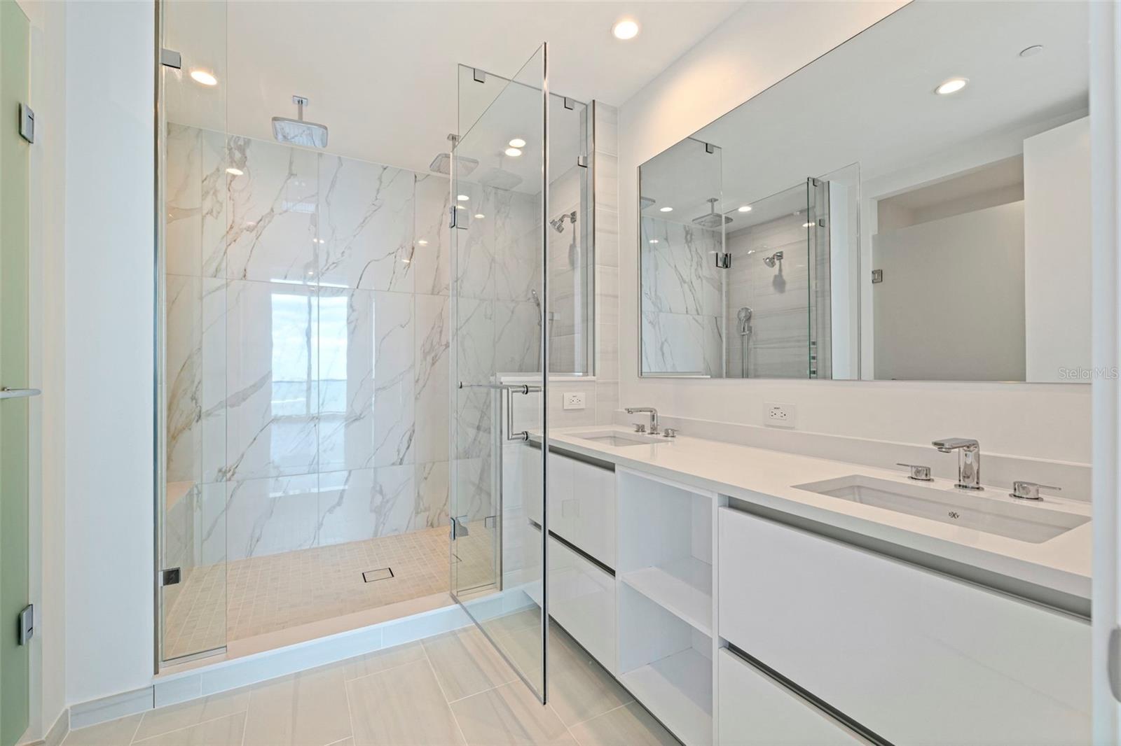 CONDO RESIDENCES AT 400 CENTRAL - Residential Lease