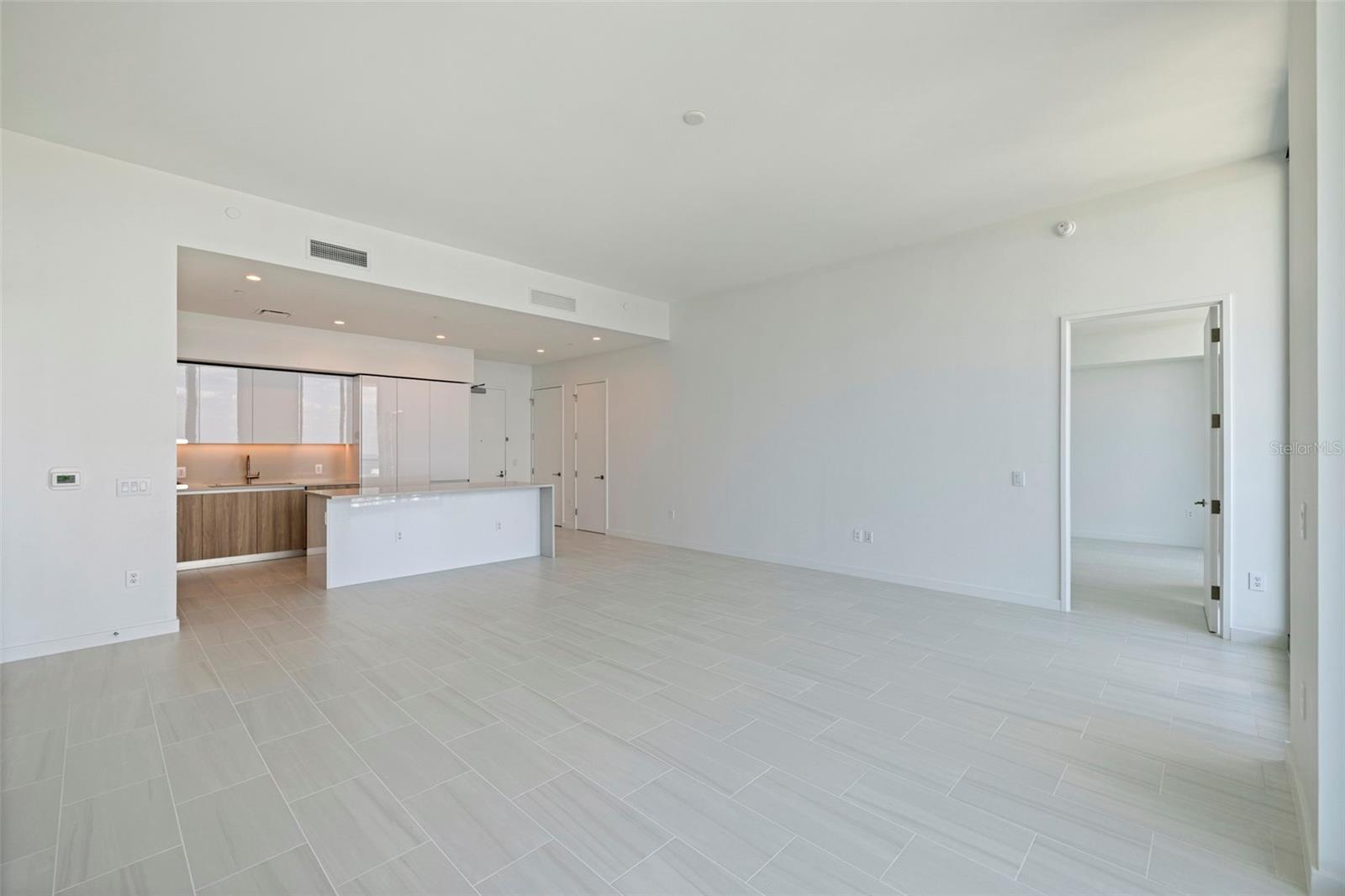 CONDO RESIDENCES AT 400 CENTRAL - Residential Lease