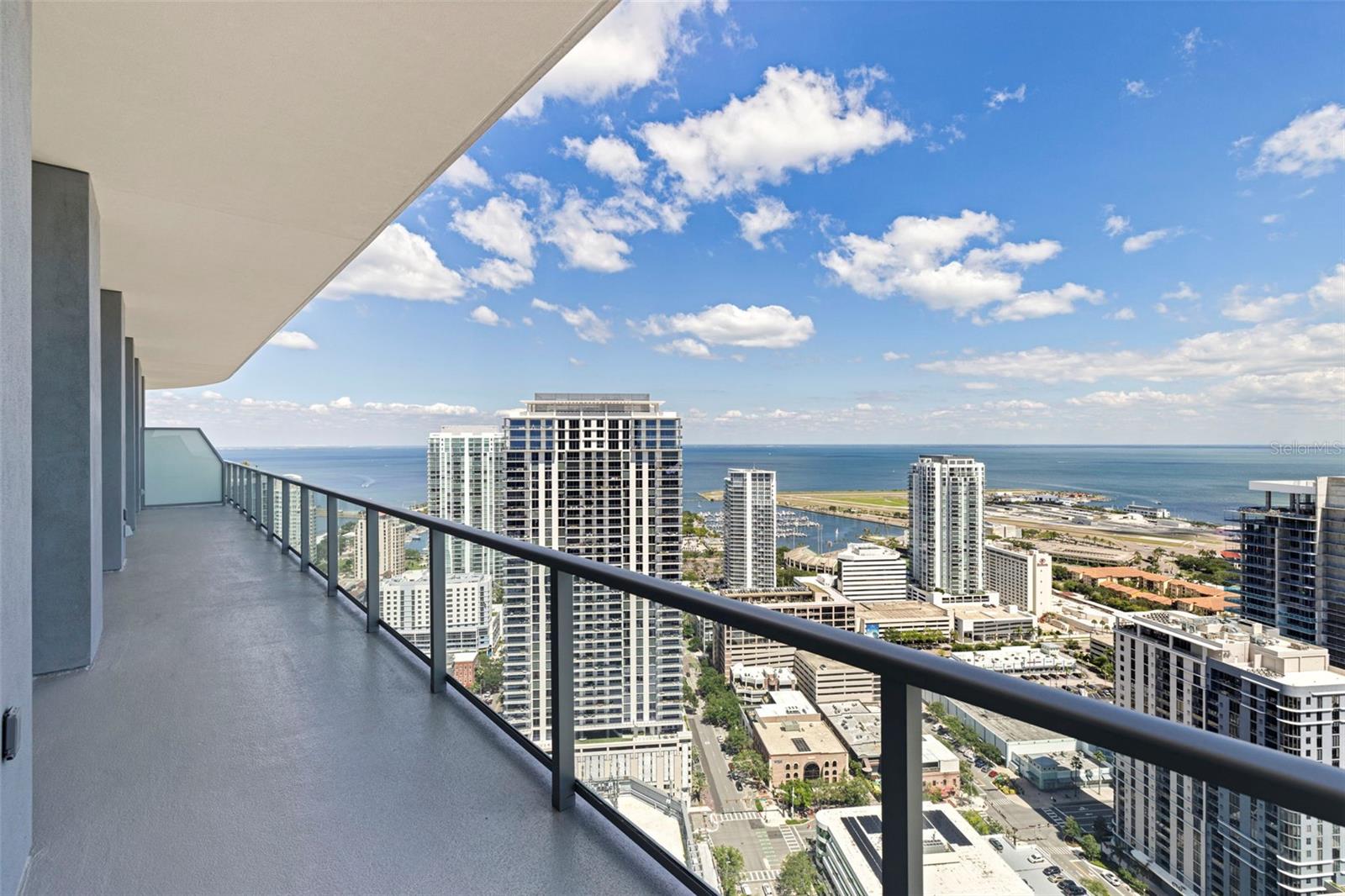 CONDO RESIDENCES AT 400 CENTRAL - Residential Lease