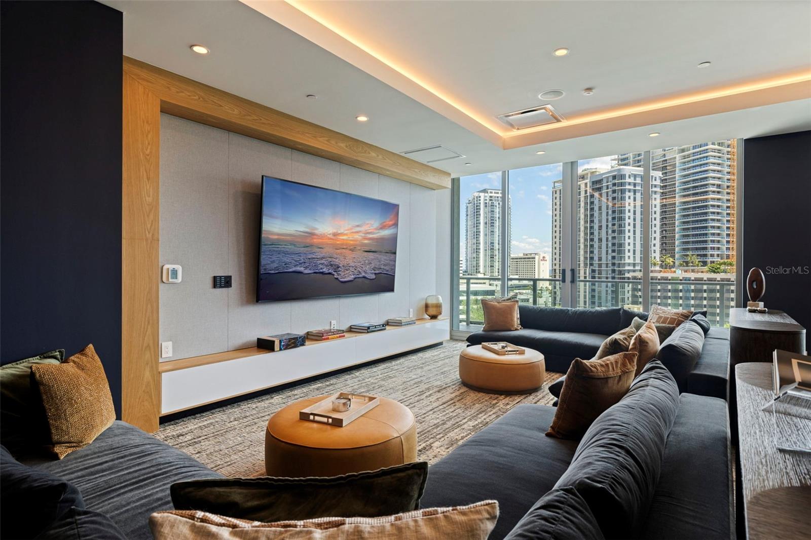 CONDO RESIDENCES AT 400 CENTRAL - Residential Lease