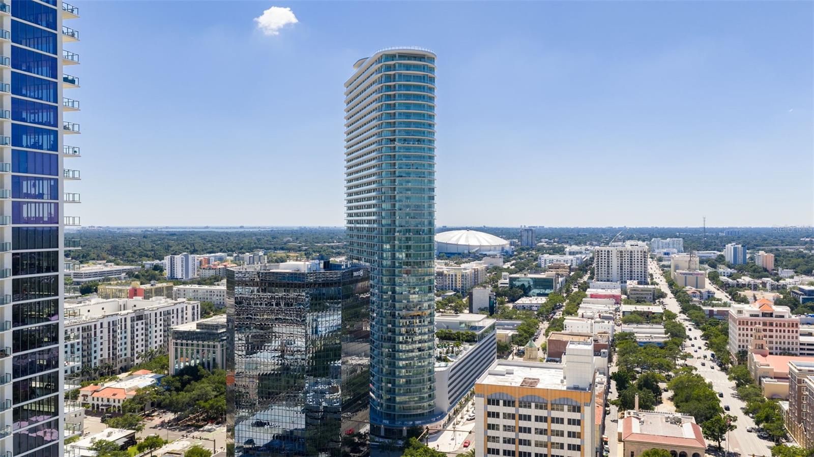 CONDO RESIDENCES AT 400 CENTRAL - Residential Lease