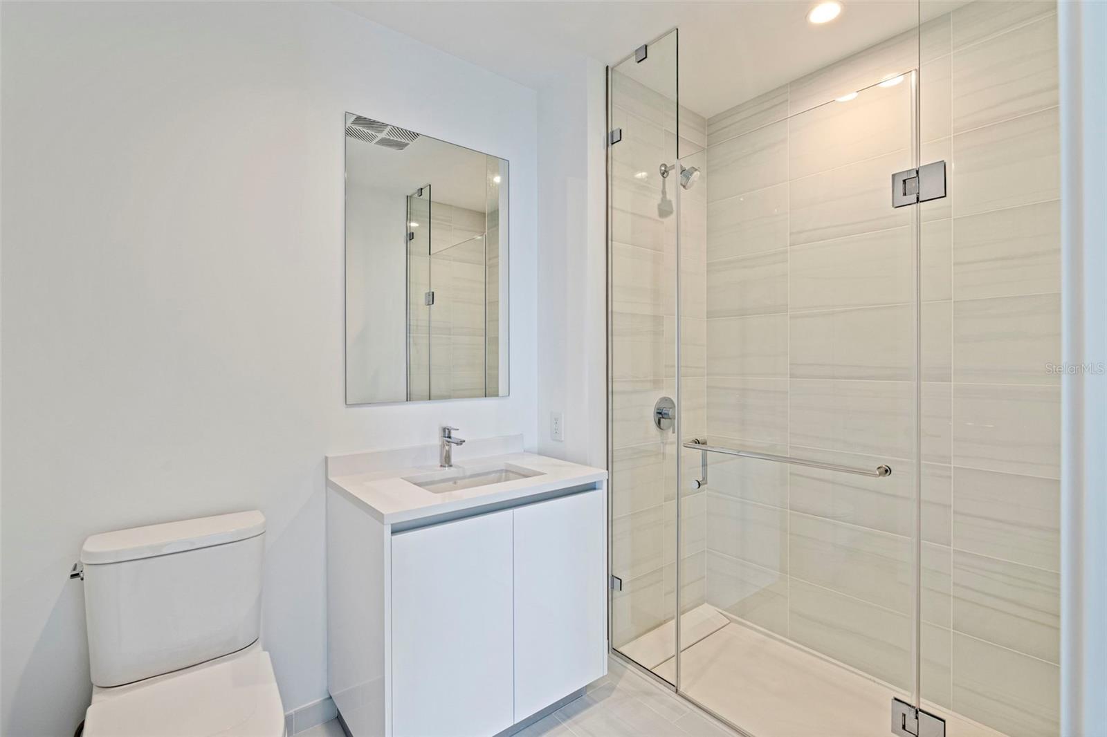 CONDO RESIDENCES AT 400 CENTRAL - Residential Lease