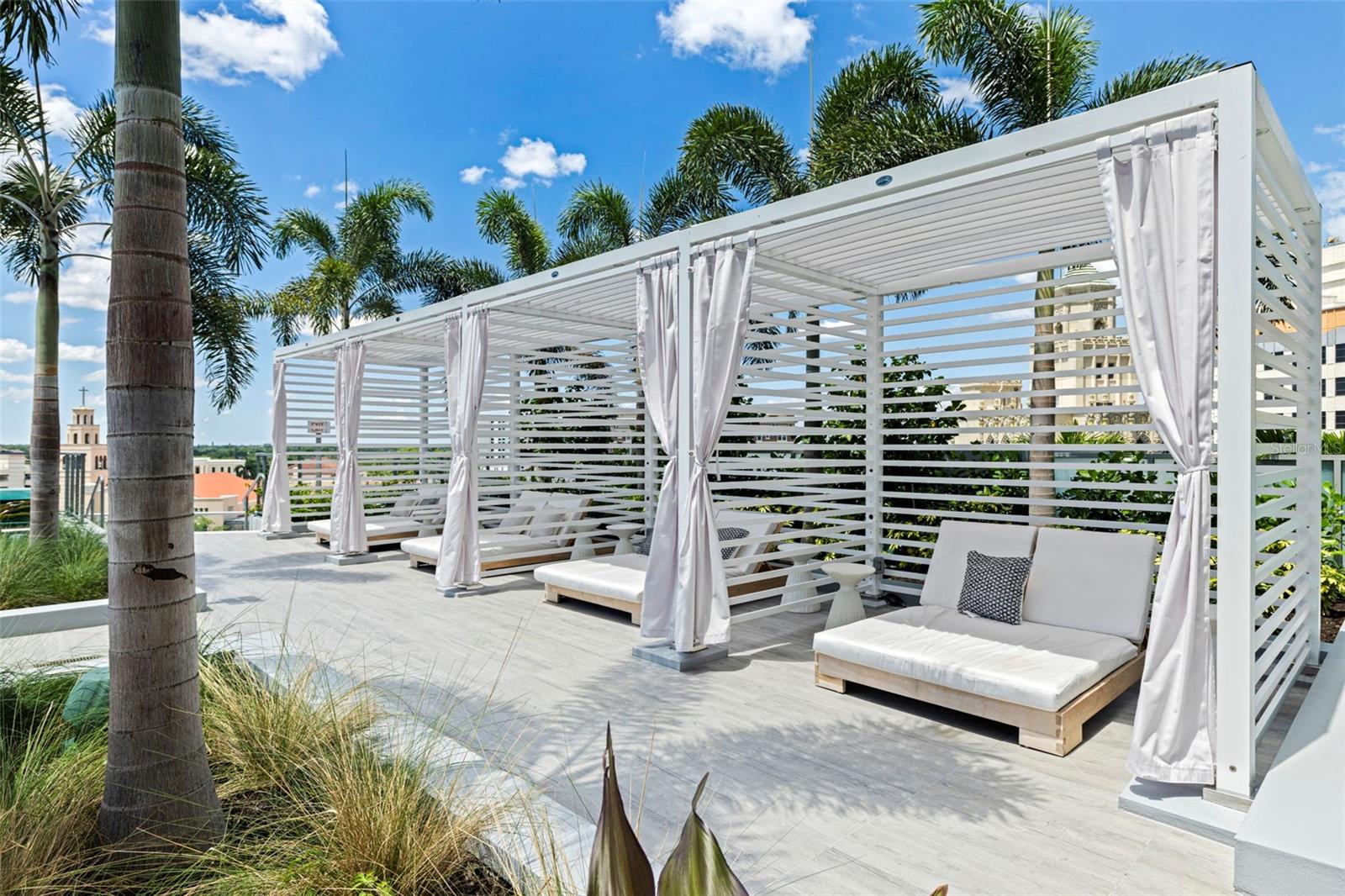 CONDO RESIDENCES AT 400 CENTRAL - Residential Lease