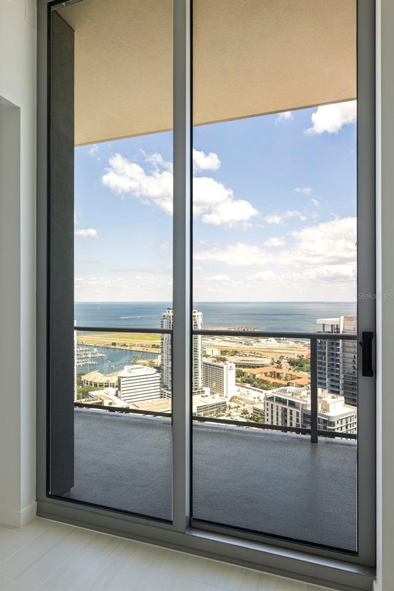 CONDO RESIDENCES AT 400 CENTRAL - Residential Lease