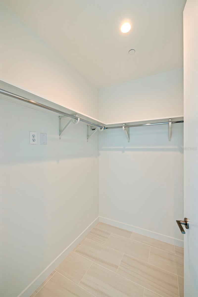CONDO RESIDENCES AT 400 CENTRAL - Residential Lease
