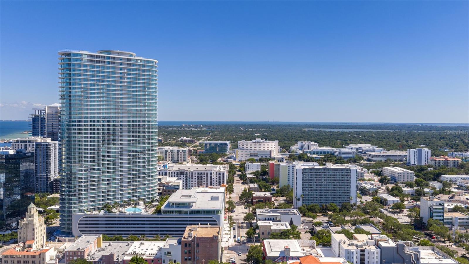 CONDO RESIDENCES AT 400 CENTRAL - Residential Lease