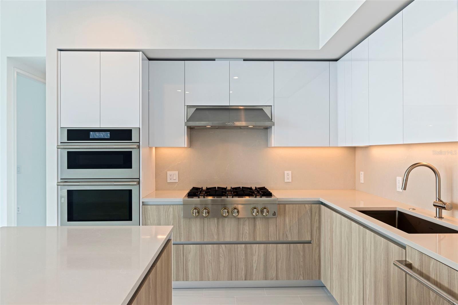 CONDO RESIDENCES AT 400 CENTRAL - Residential Lease