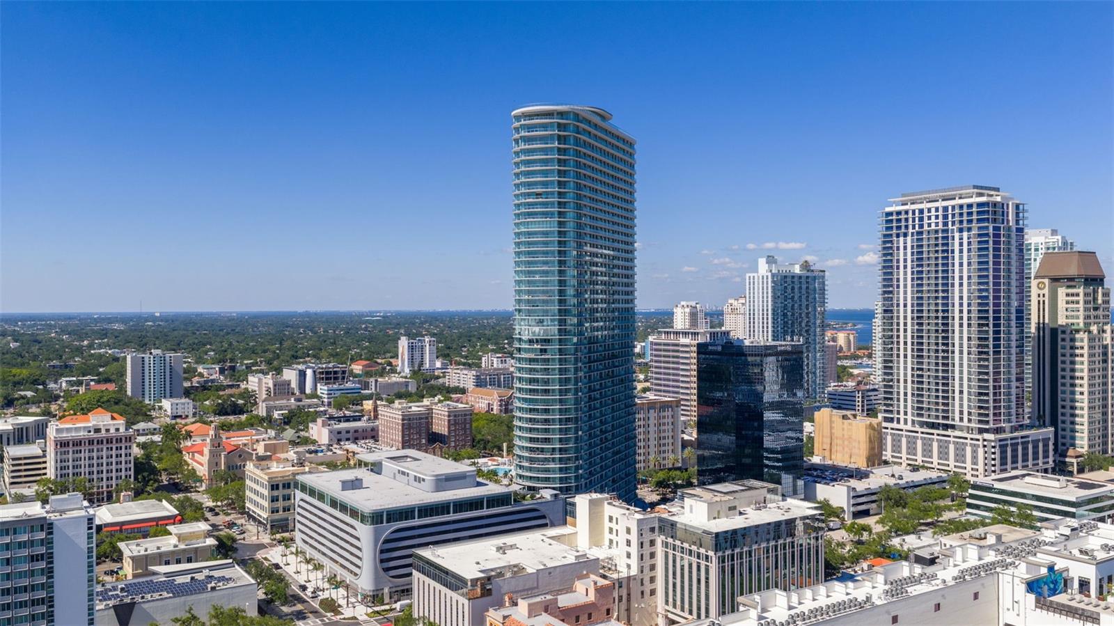 CONDO RESIDENCES AT 400 CENTRAL - Residential Lease