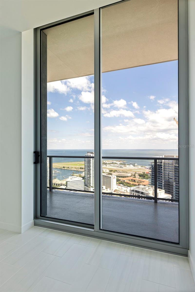 CONDO RESIDENCES AT 400 CENTRAL - Residential Lease