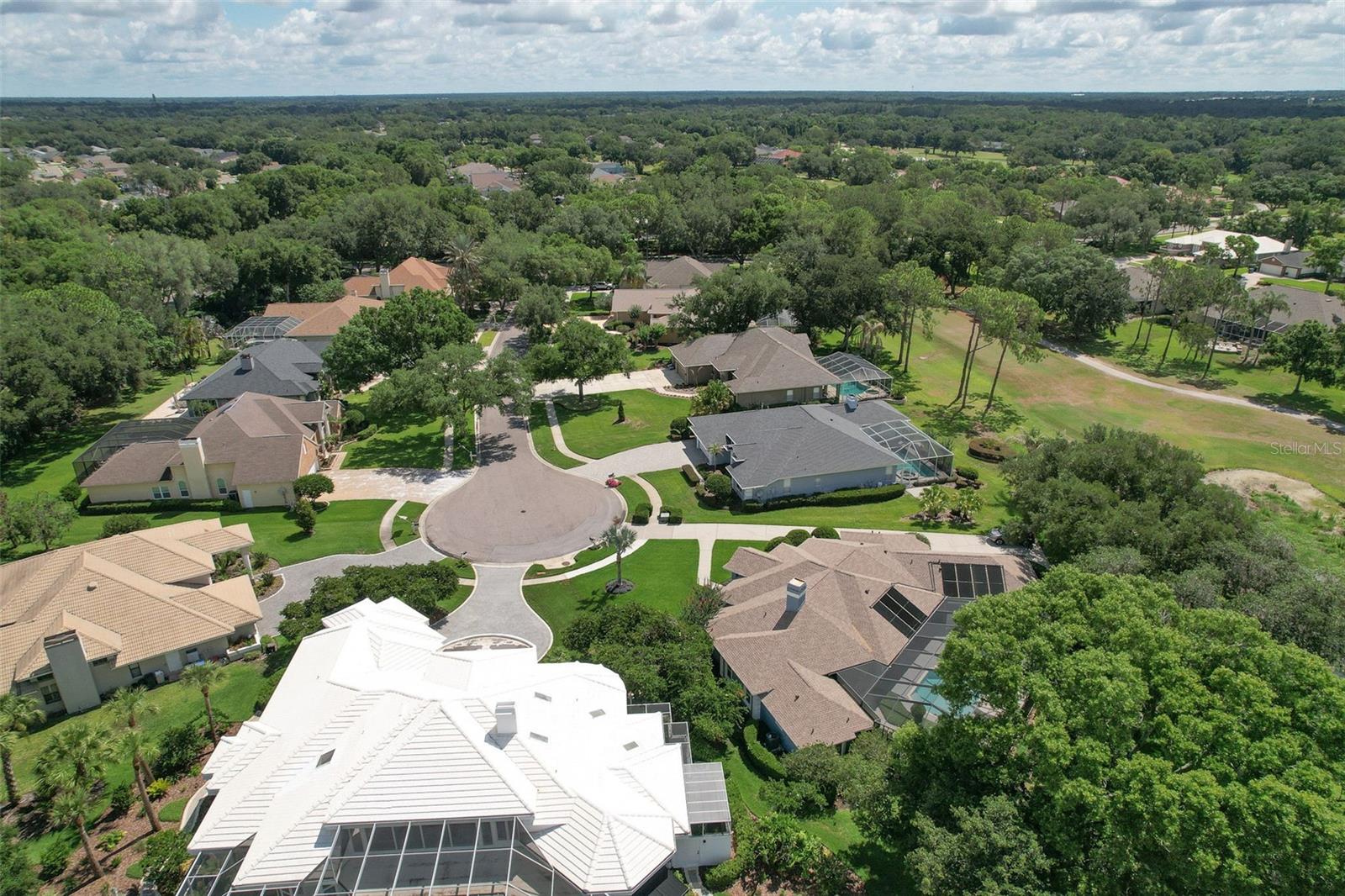 RIVER HILLS COUNTRY CLUB PH - Residential