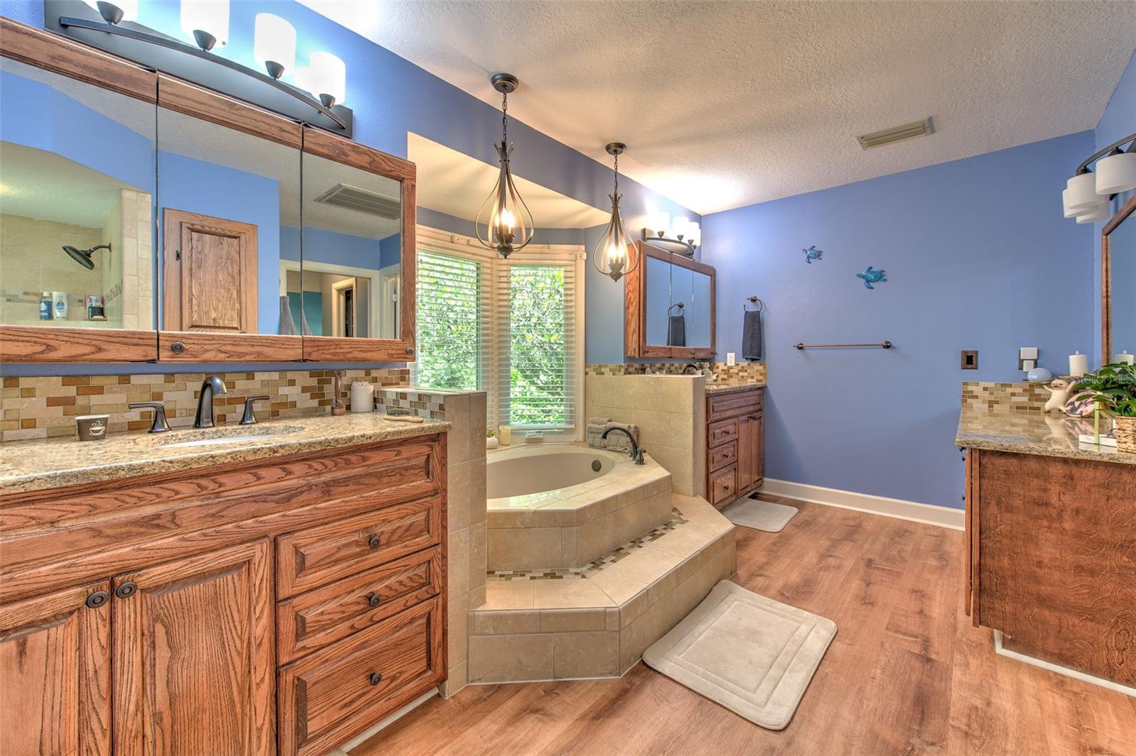 RIVER HILLS COUNTRY CLUB PH - Residential