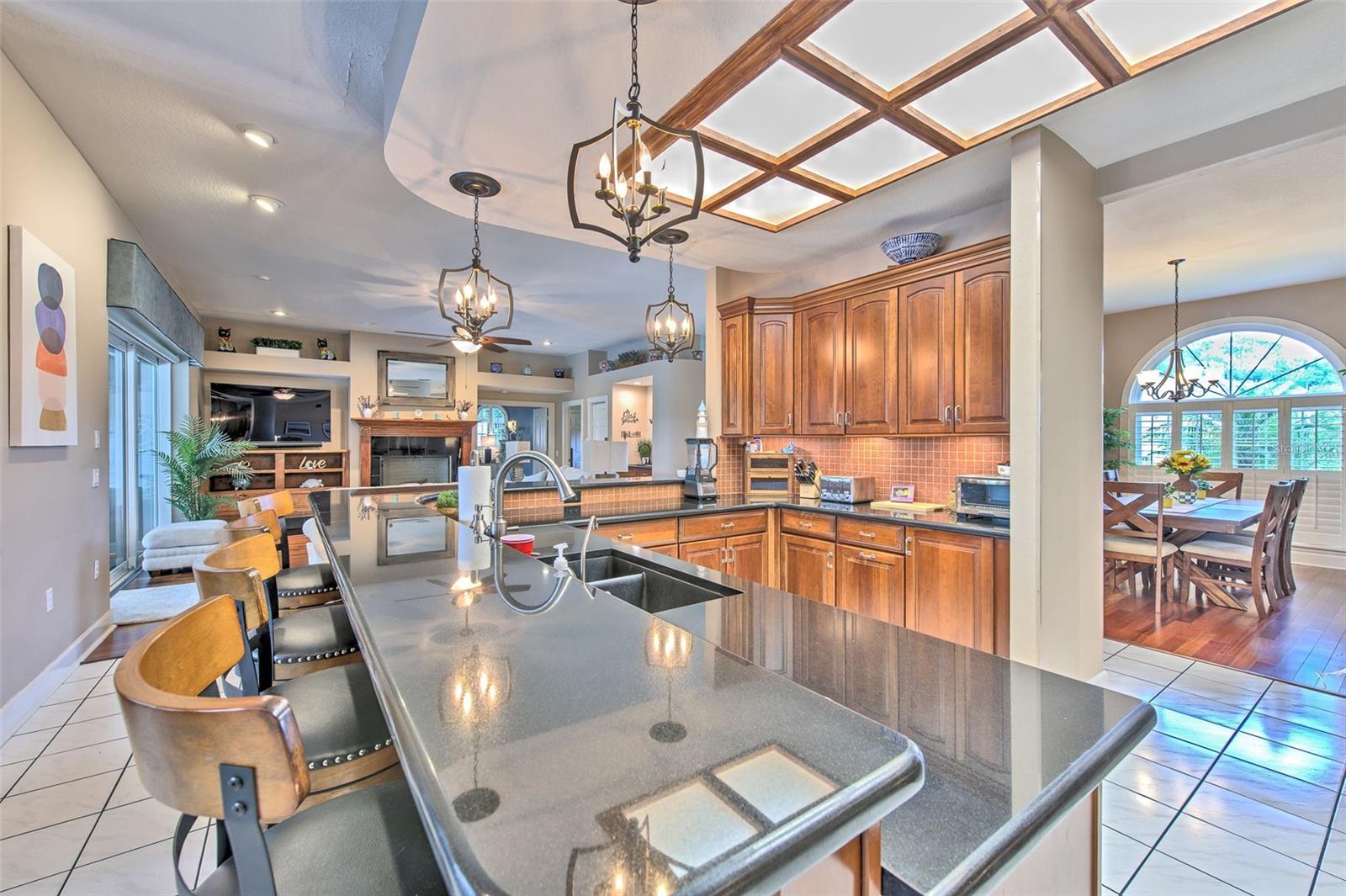 RIVER HILLS COUNTRY CLUB PH - Residential