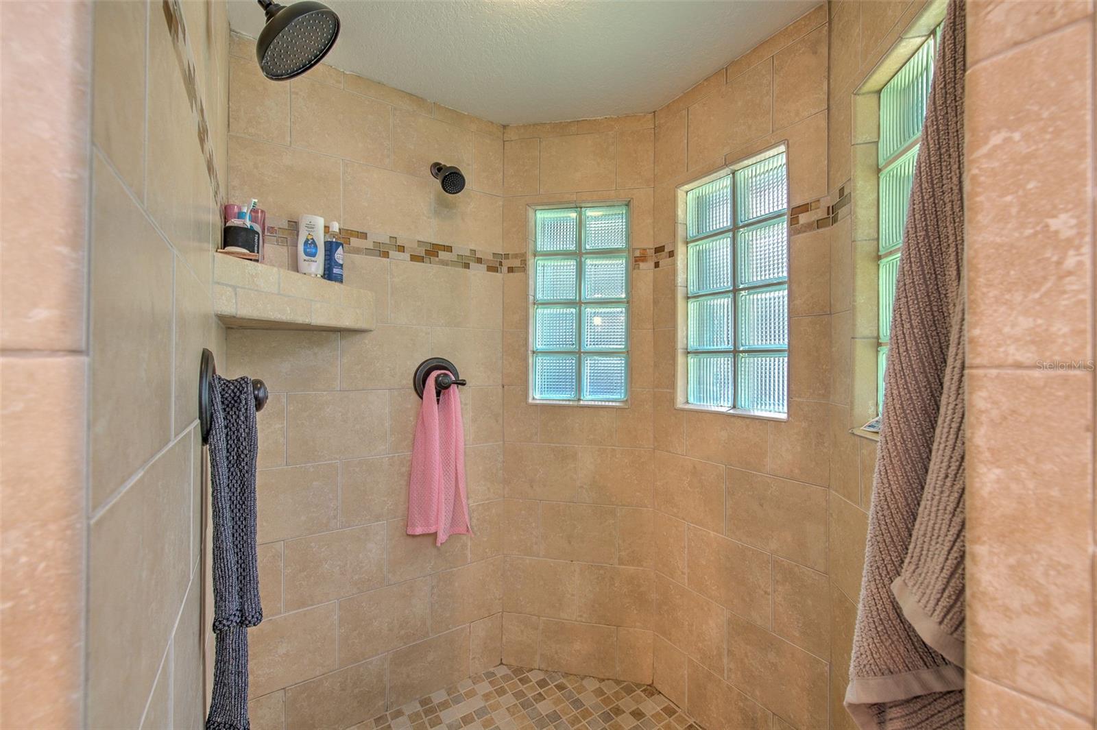 RIVER HILLS COUNTRY CLUB PH - Residential