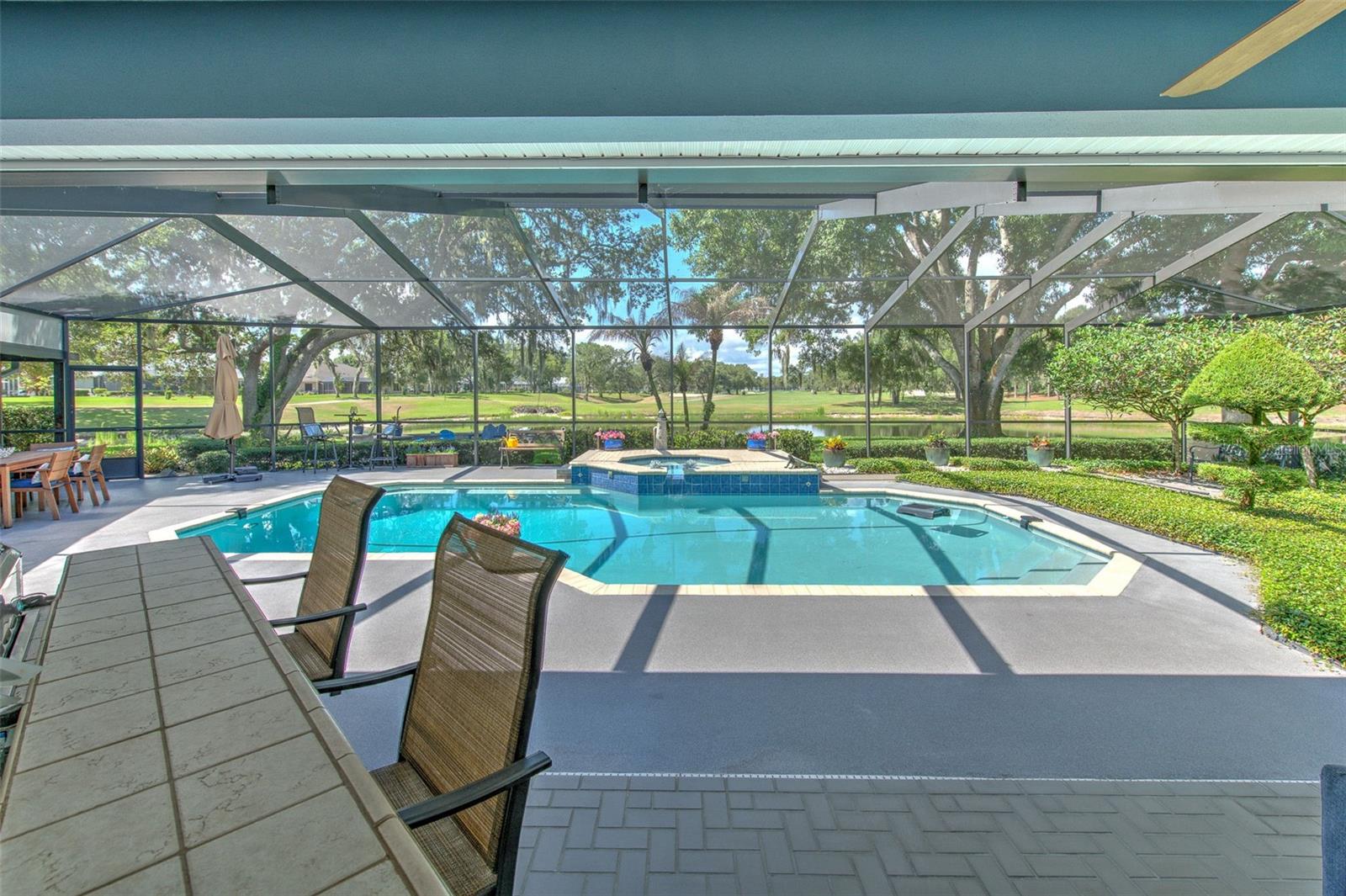RIVER HILLS COUNTRY CLUB PH - Residential