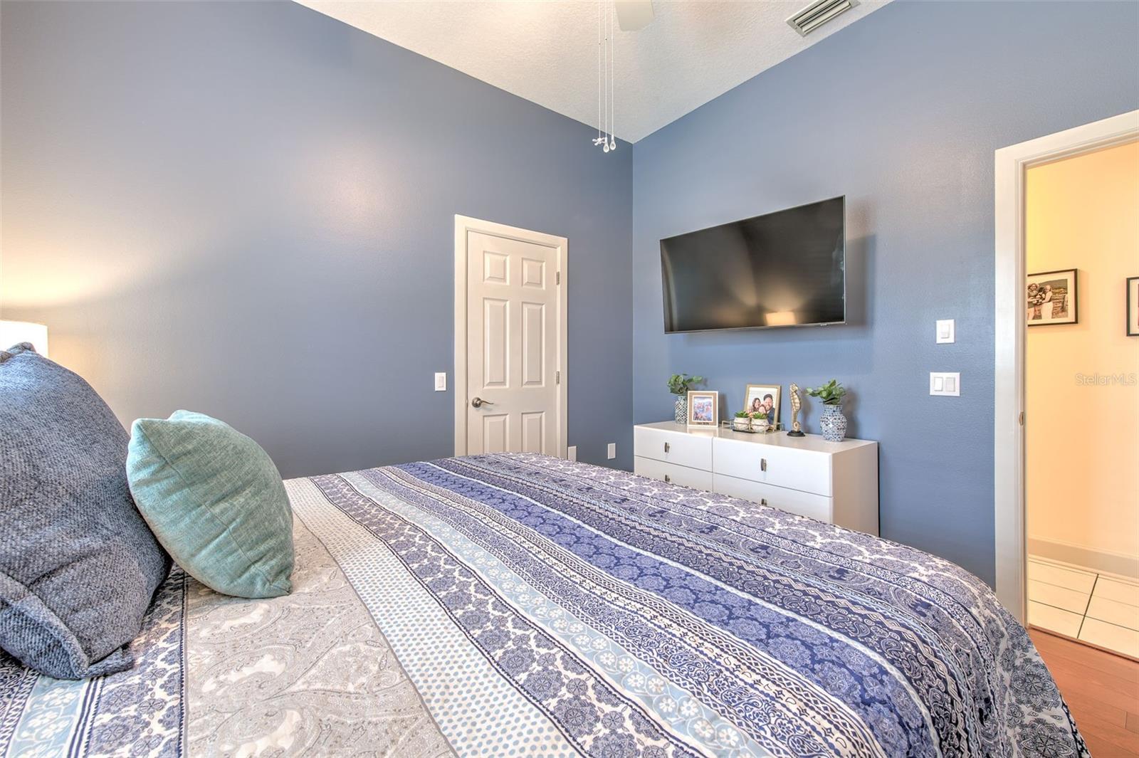 RIVER HILLS COUNTRY CLUB PH - Residential