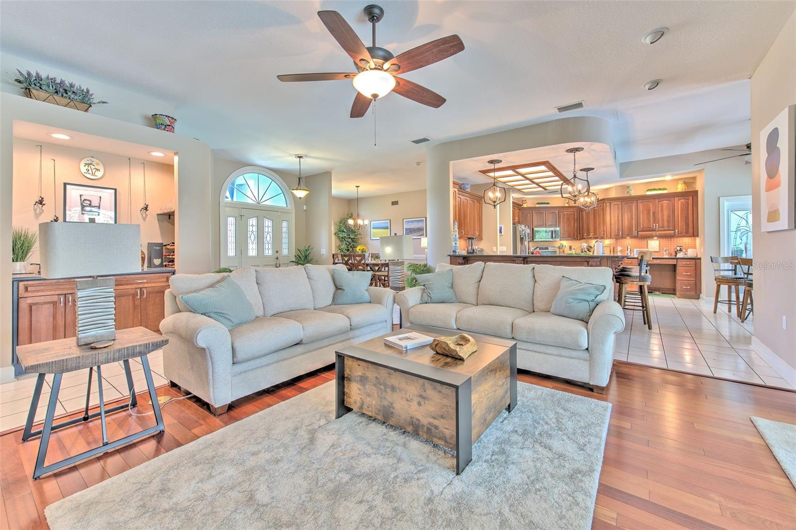 RIVER HILLS COUNTRY CLUB PH - Residential