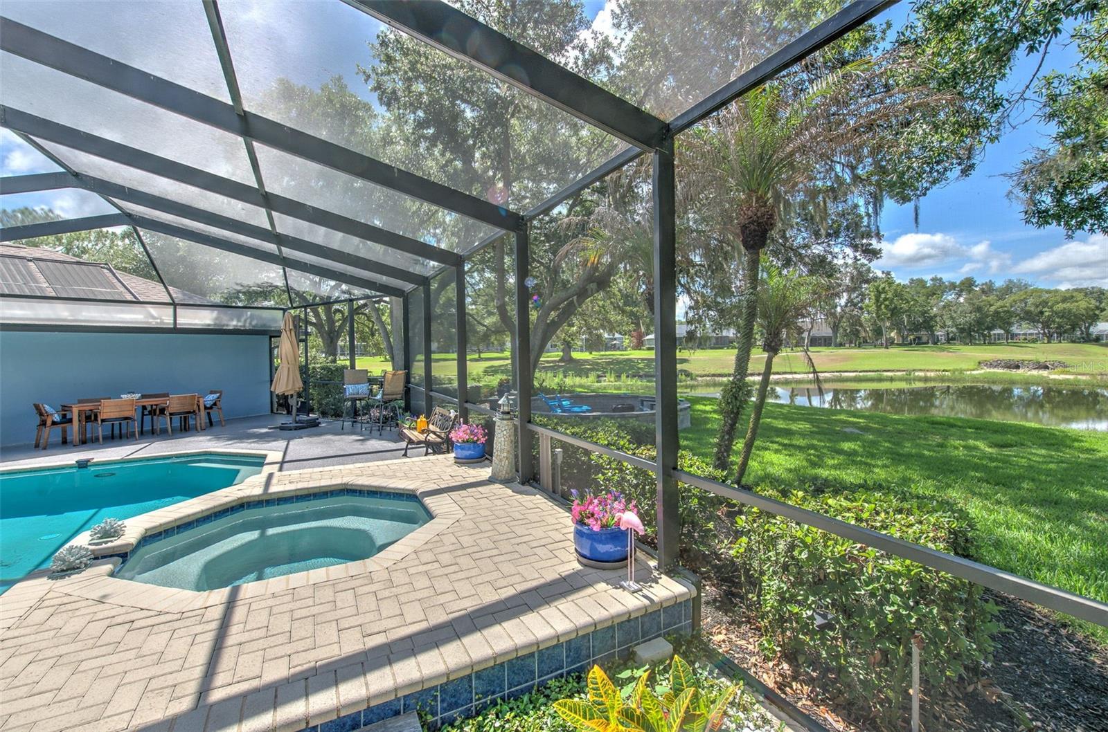RIVER HILLS COUNTRY CLUB PH - Residential