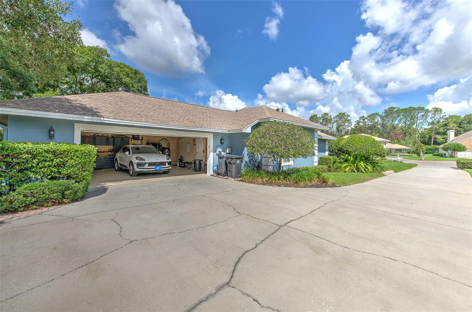 RIVER HILLS COUNTRY CLUB PH - Residential
