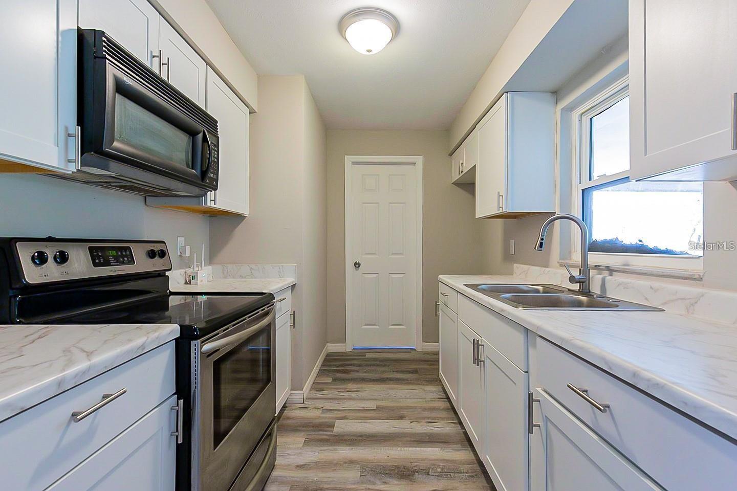 RIDGEWOOD ESTATES 15TH ADD - Residential Lease