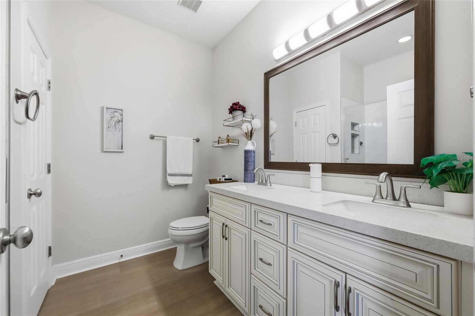 LAKEVIEW POINTE - Residential