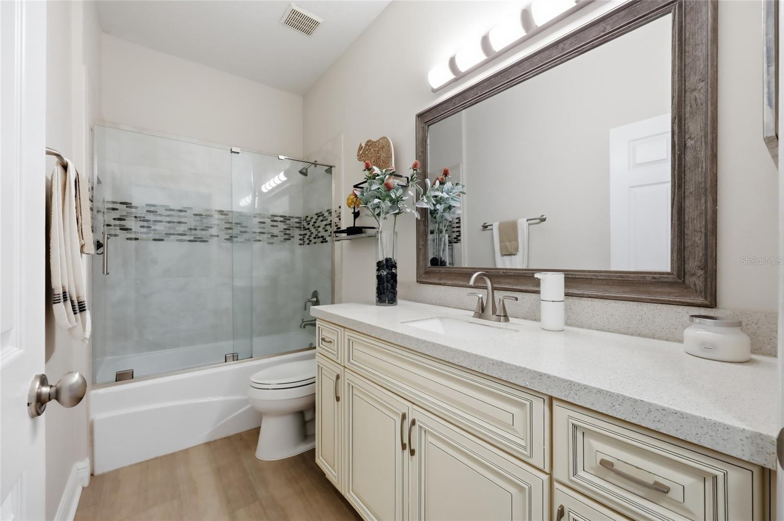 LAKEVIEW POINTE - Residential