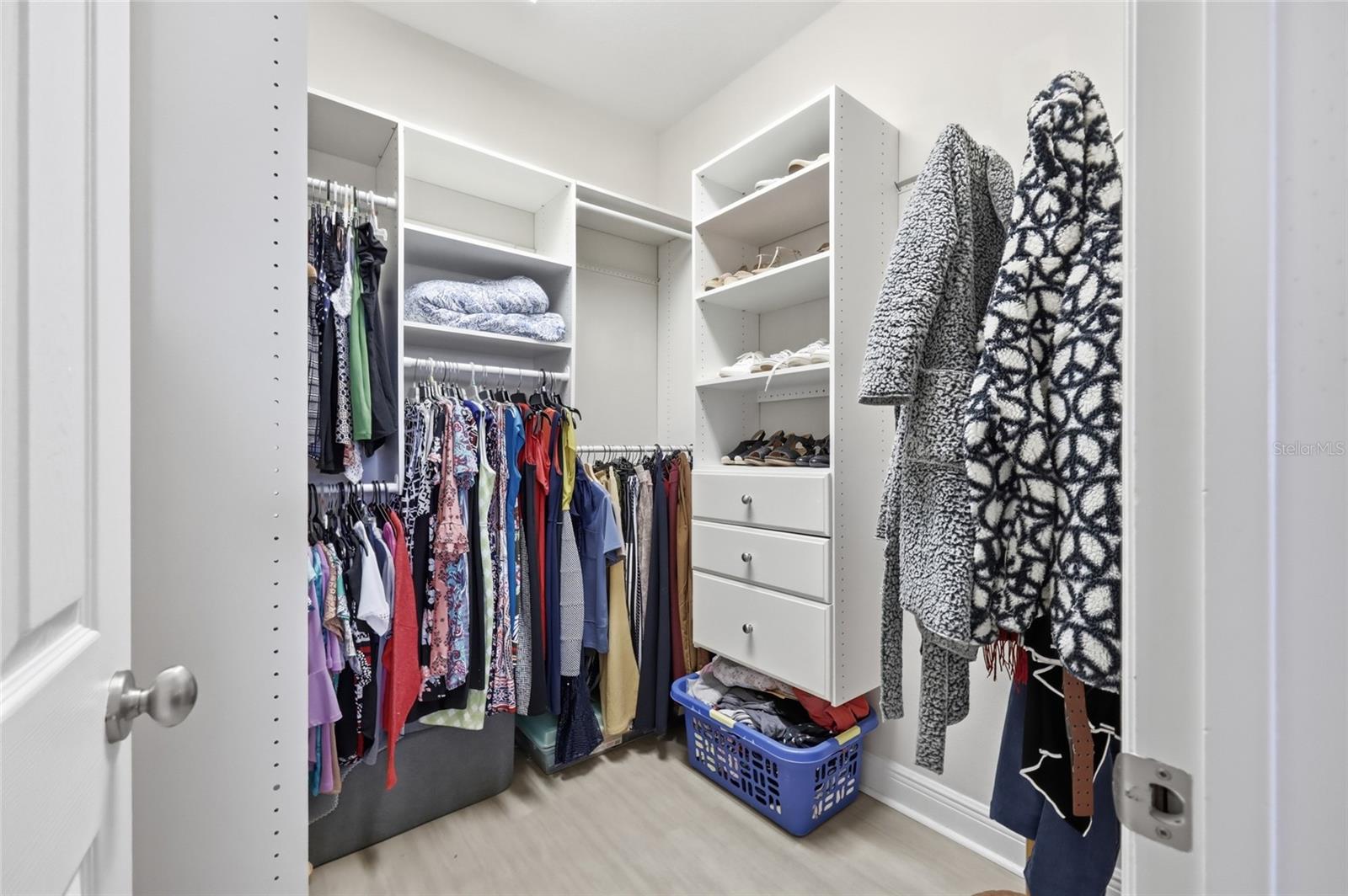 LAKEVIEW POINTE - Residential