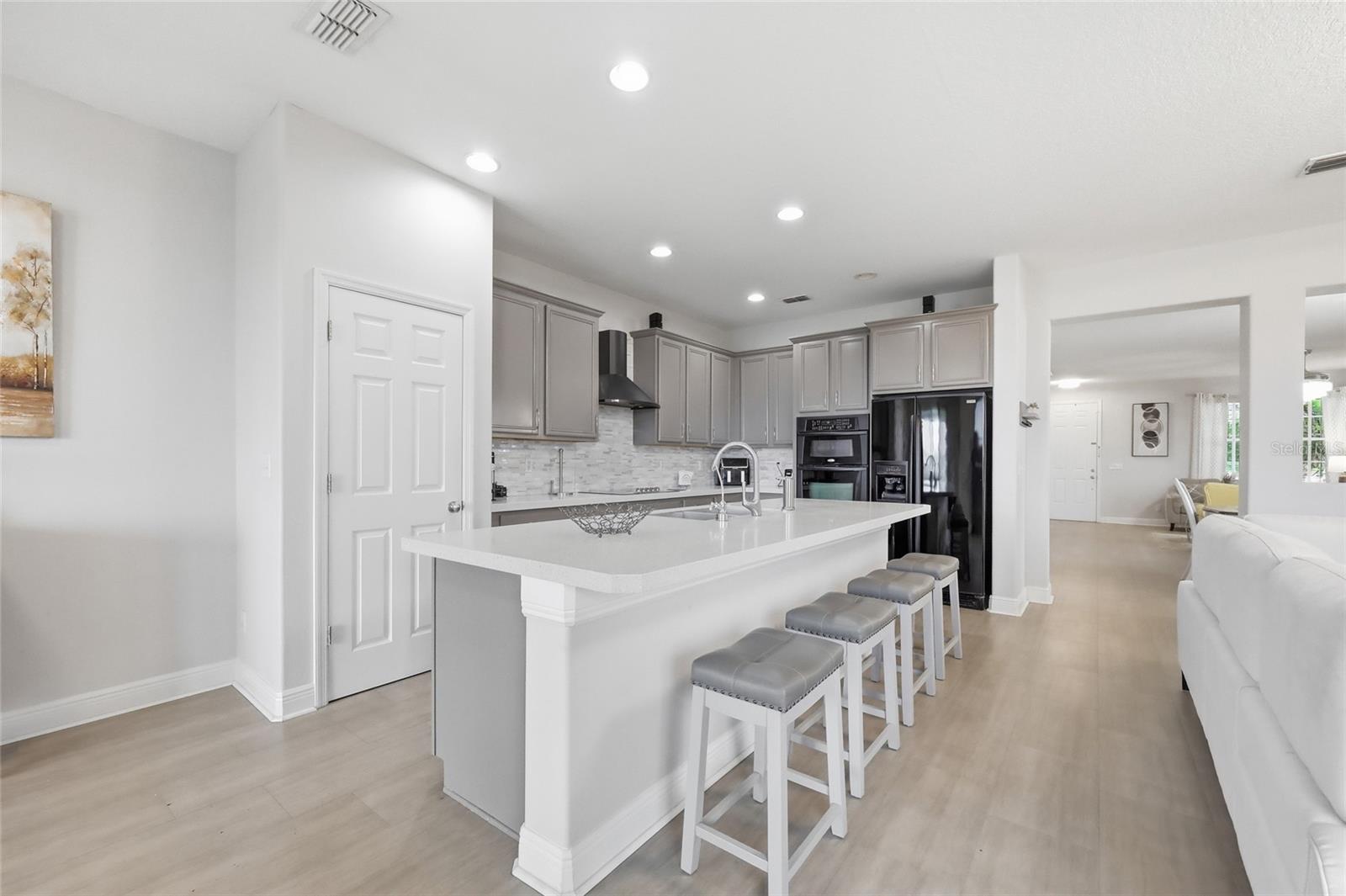LAKEVIEW POINTE - Residential