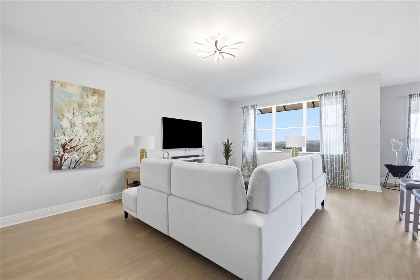 LAKEVIEW POINTE - Residential