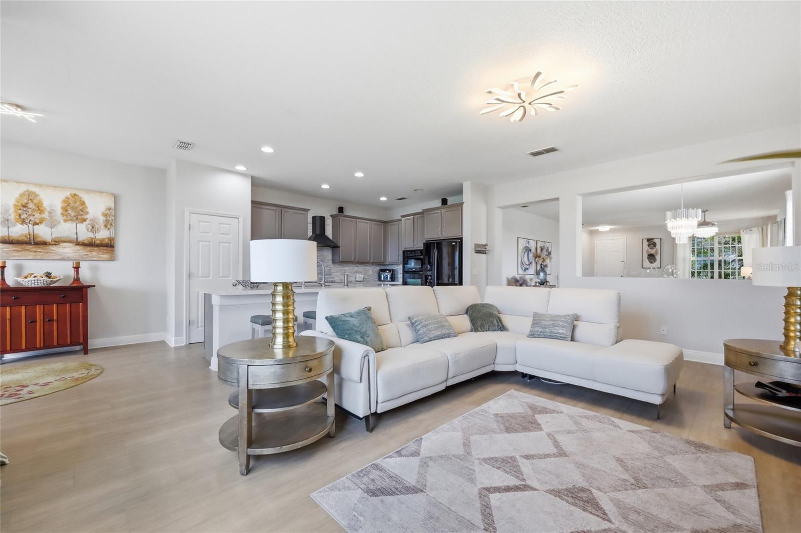 LAKEVIEW POINTE - Residential