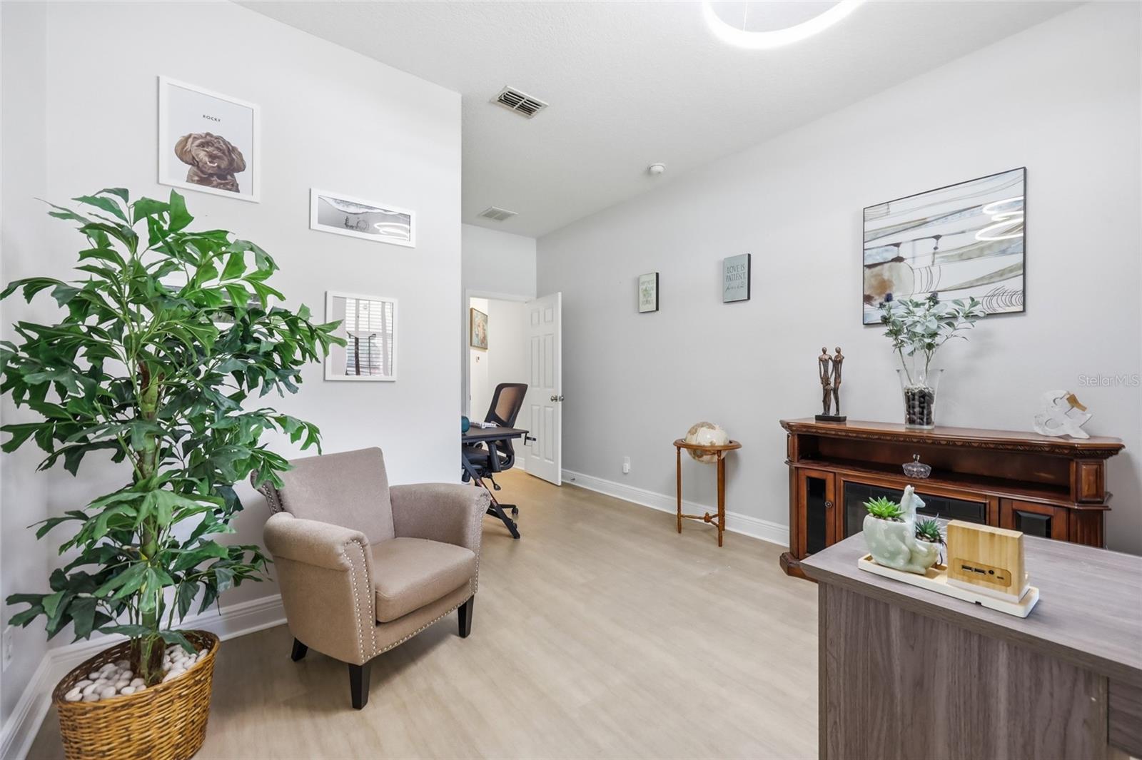 LAKEVIEW POINTE - Residential