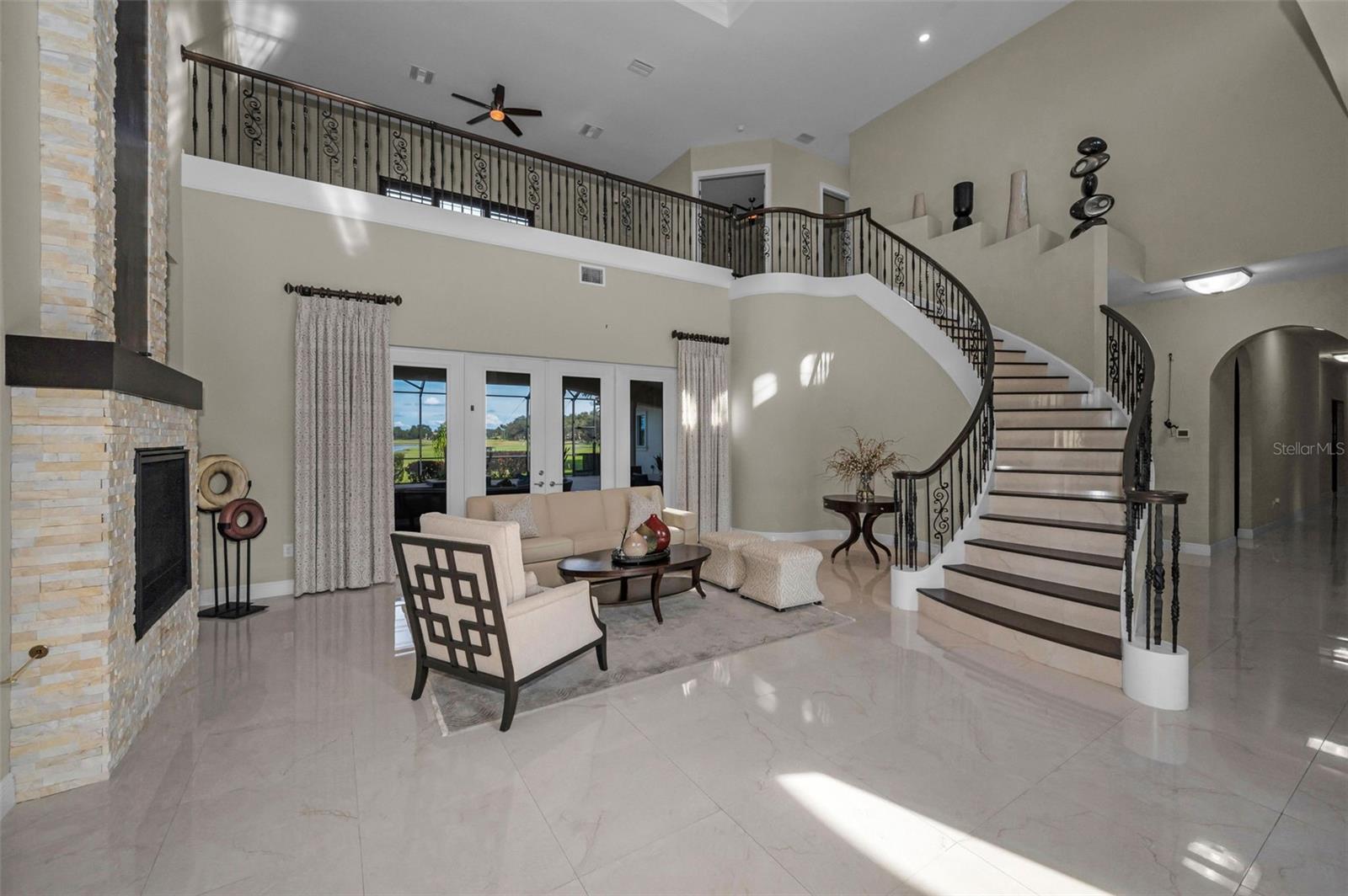 CHAMPIONS CLUB - Residential
