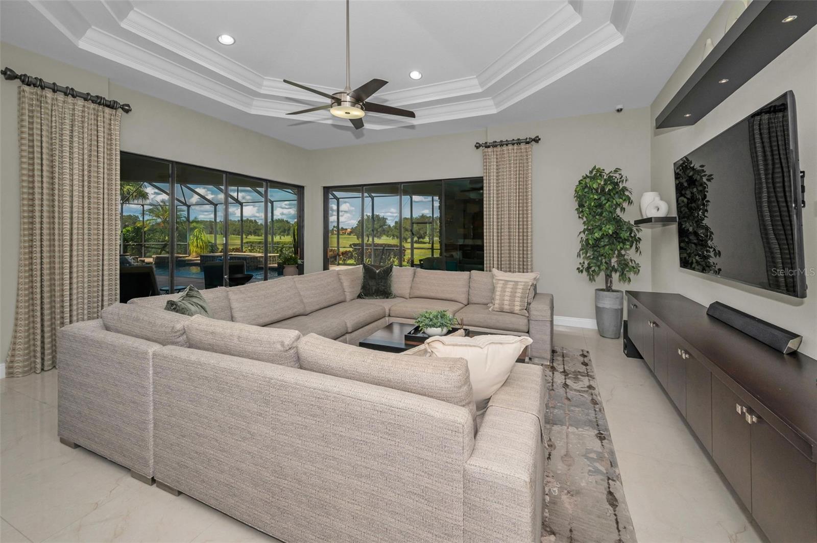 CHAMPIONS CLUB - Residential