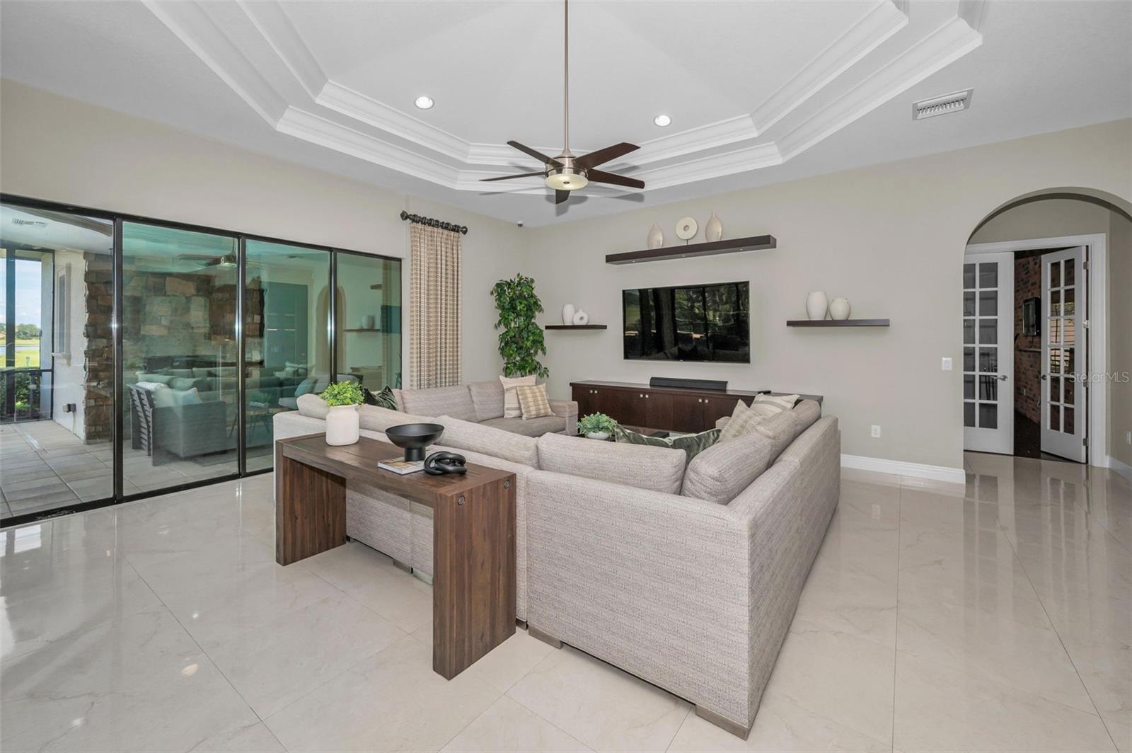 CHAMPIONS CLUB - Residential