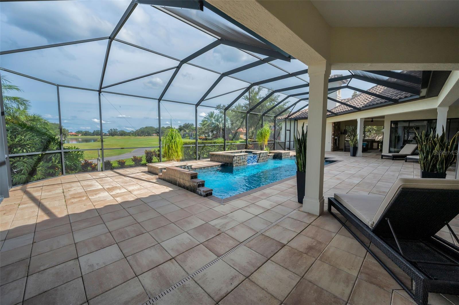 CHAMPIONS CLUB - Residential