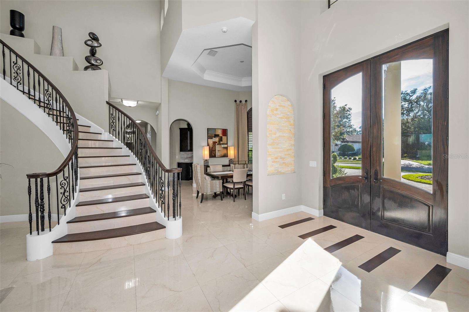 CHAMPIONS CLUB - Residential